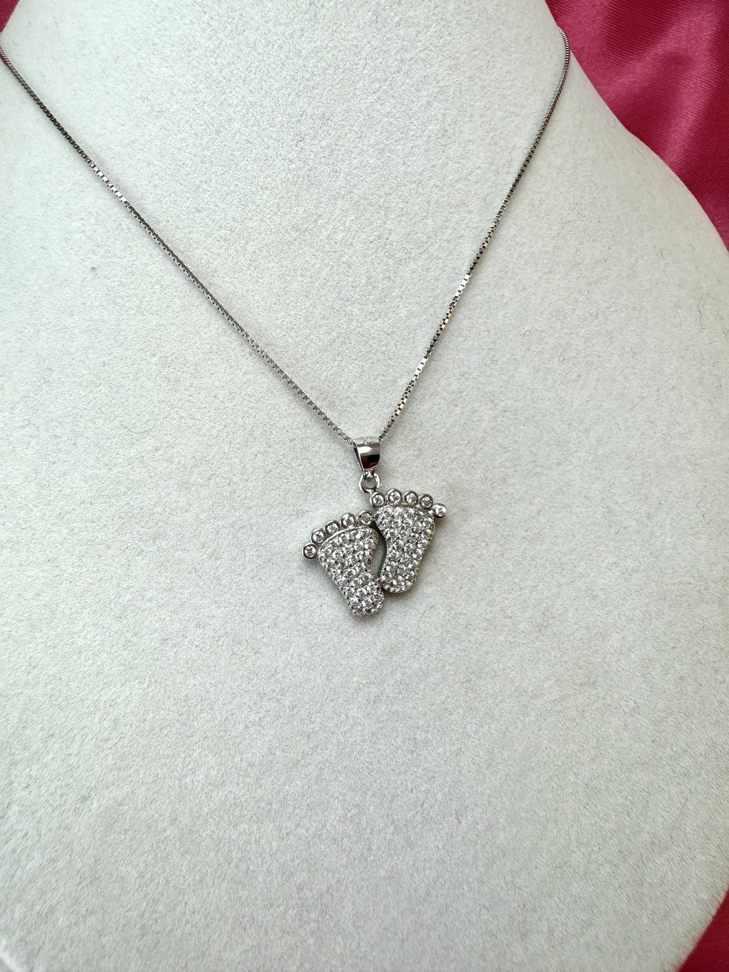 Collana con piedini