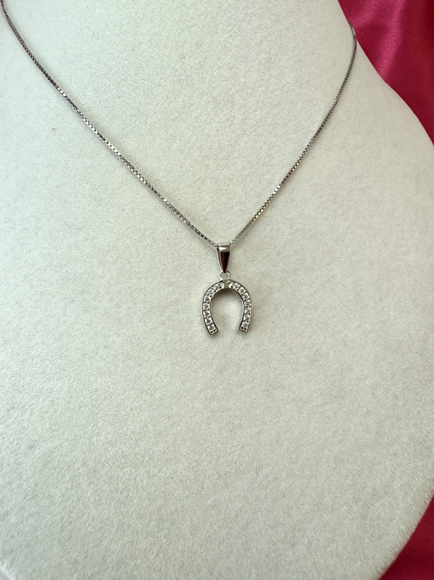 Collana con ferro di cavallo