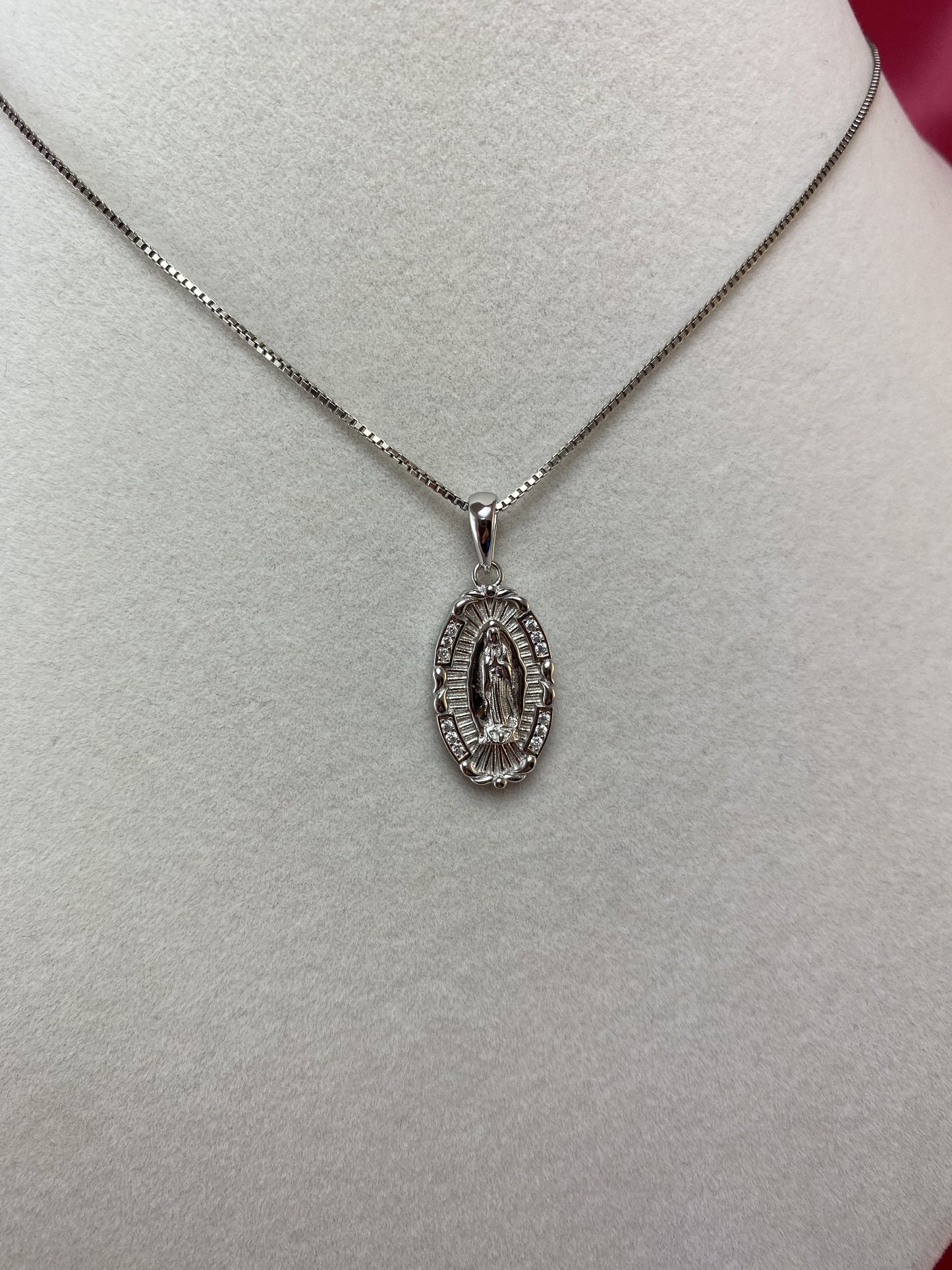 Collana con medaglietta