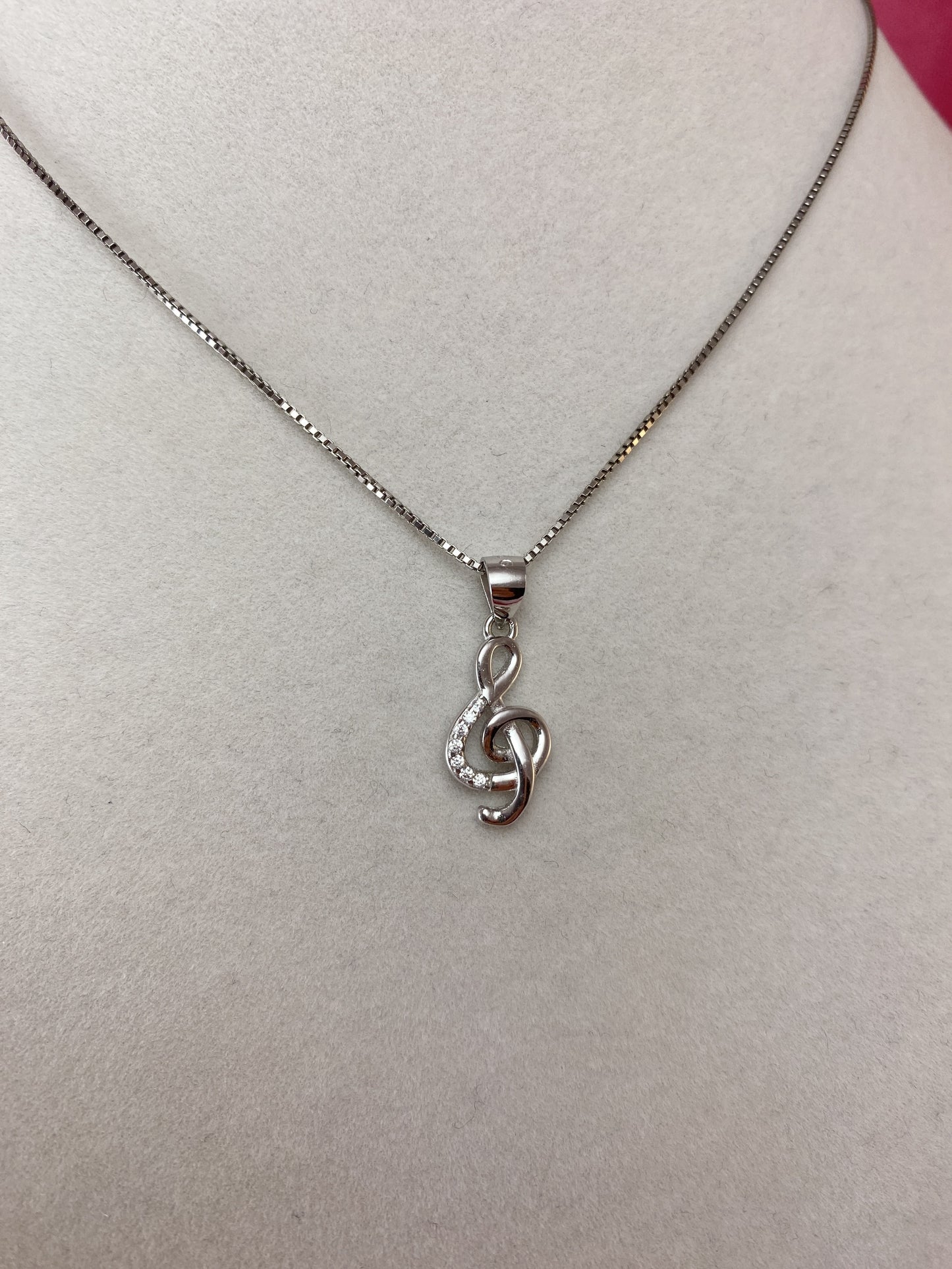 Collana con chiave di violino