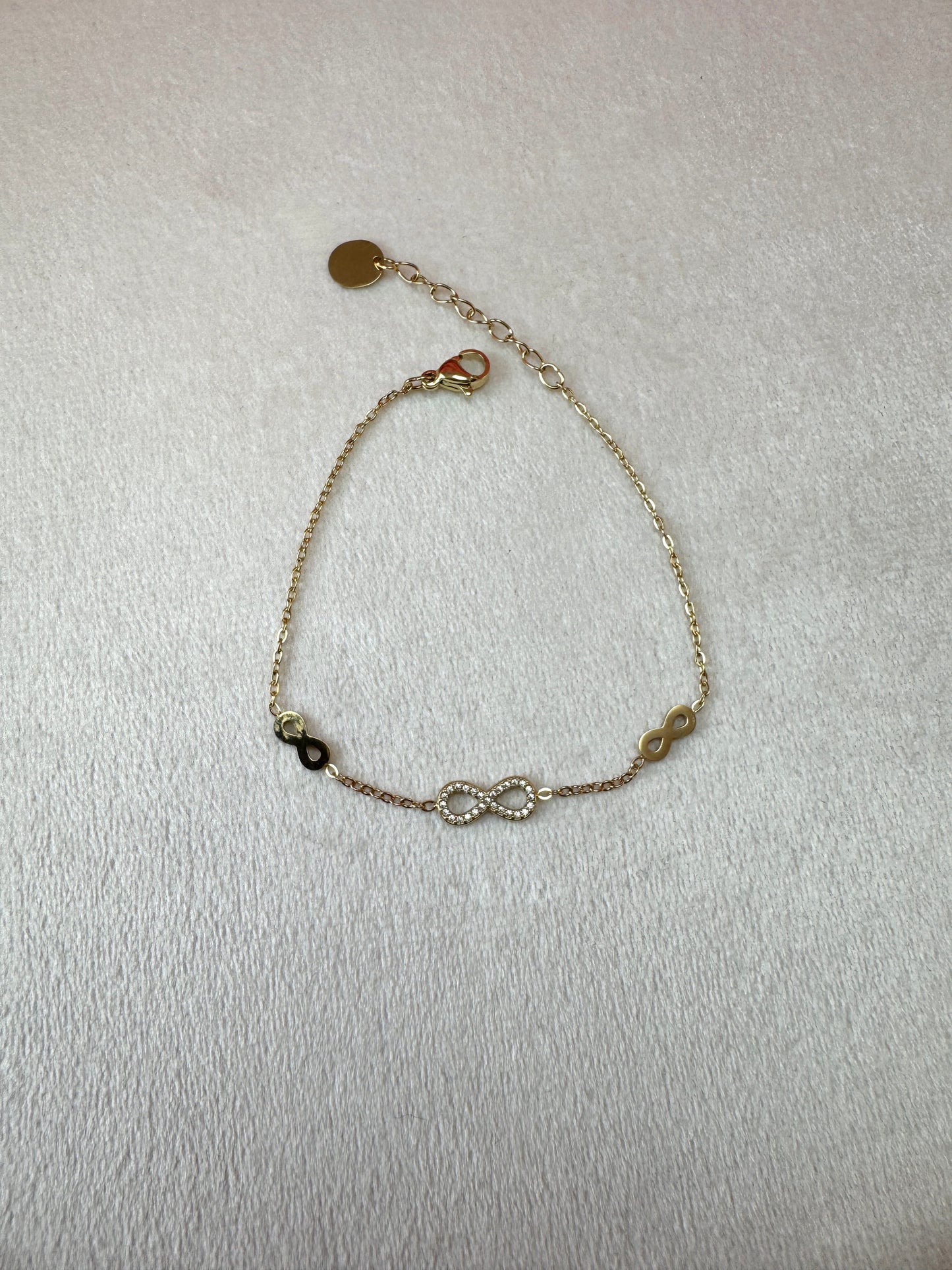 Bracciale sottile con infiniti