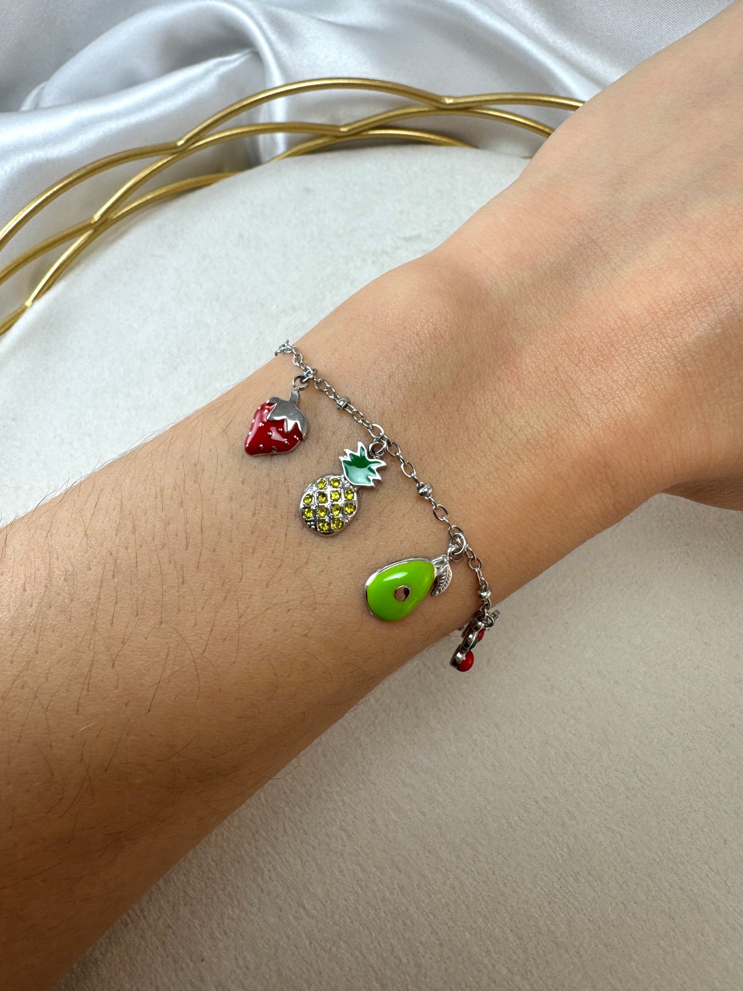 Bracciale con frutta, smalto e brillantini