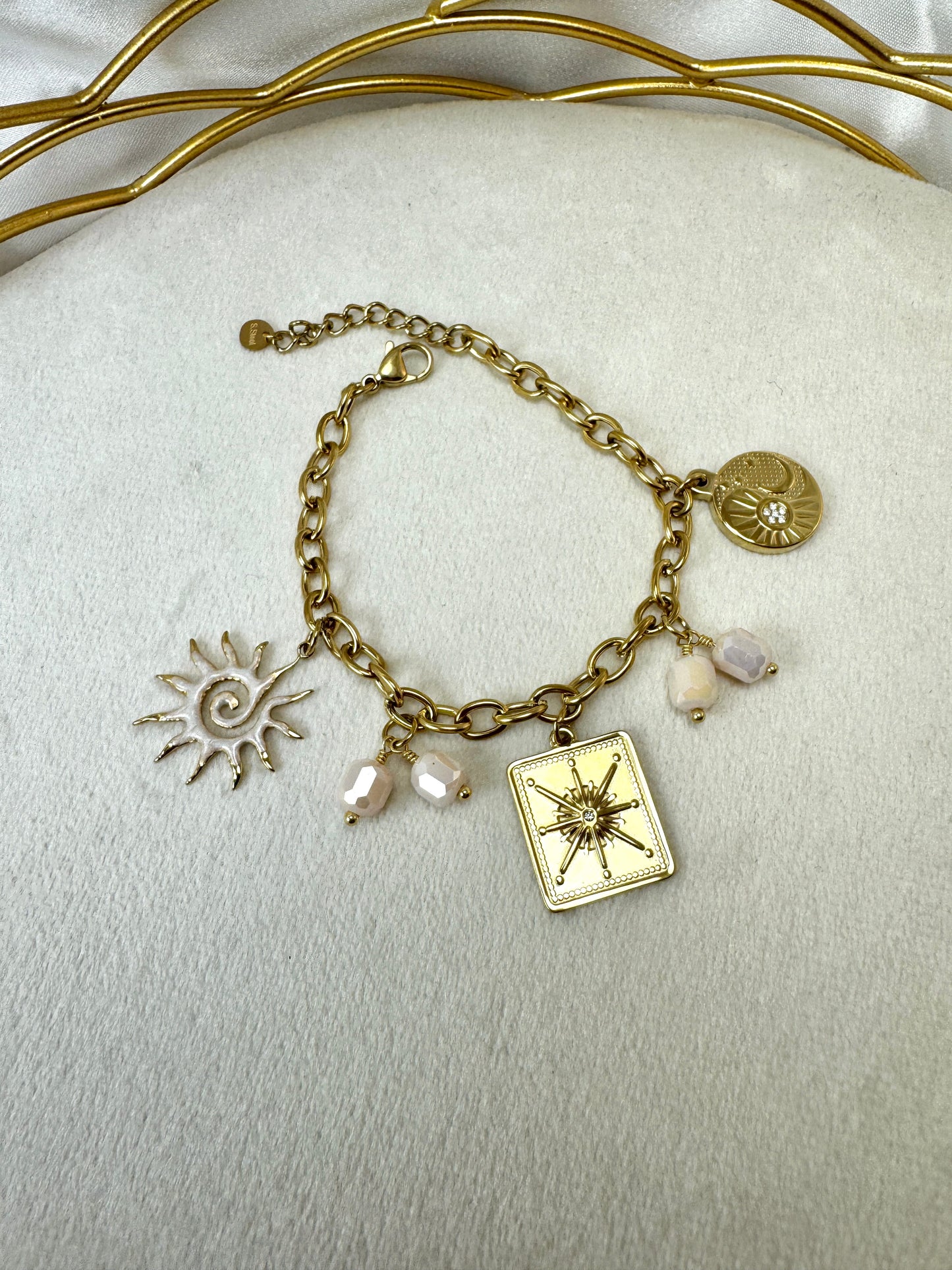 Bracciale con sole smaltato e ciondoli