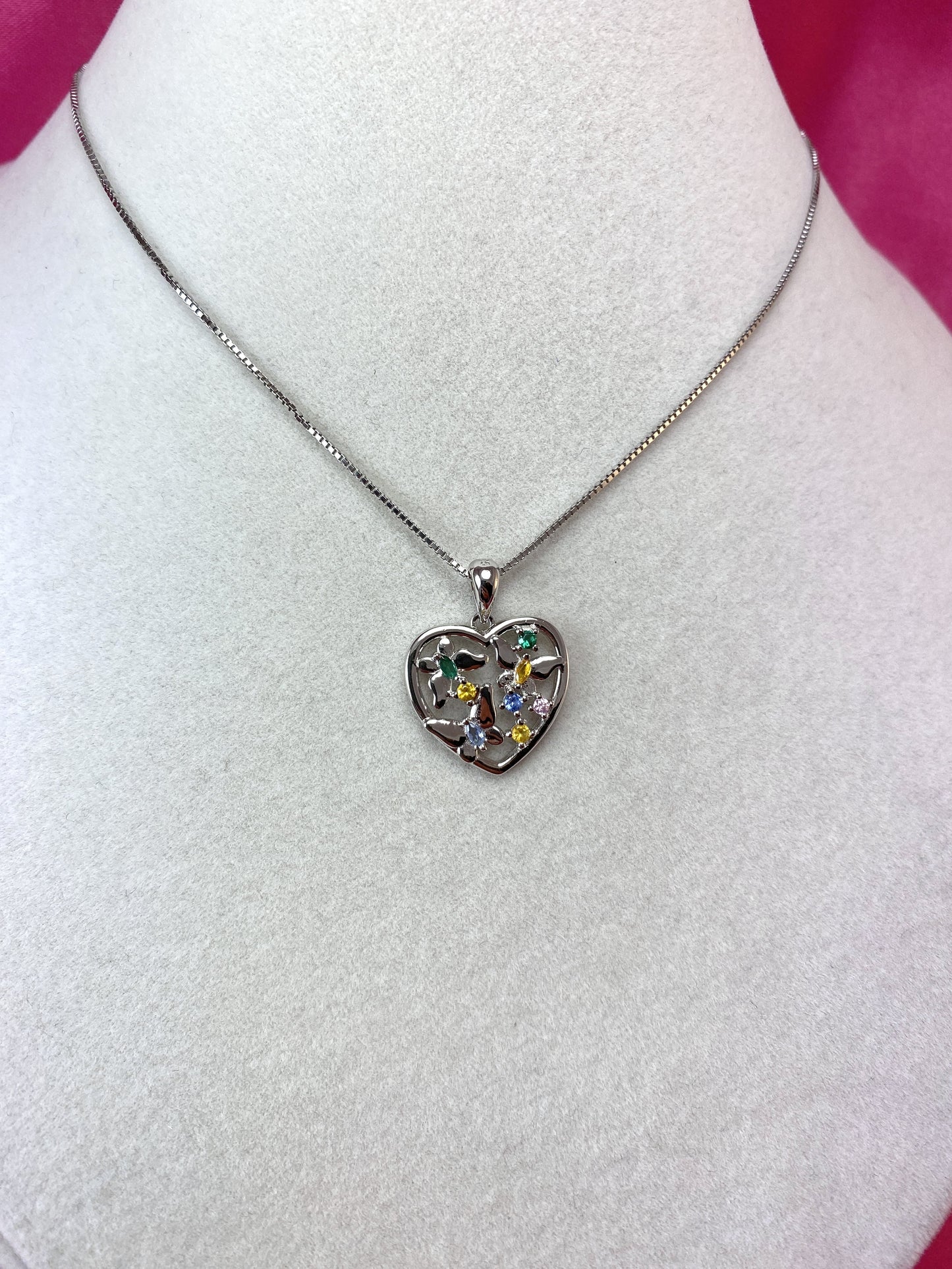 Collana con cuore, farfalle e zirconi colorati