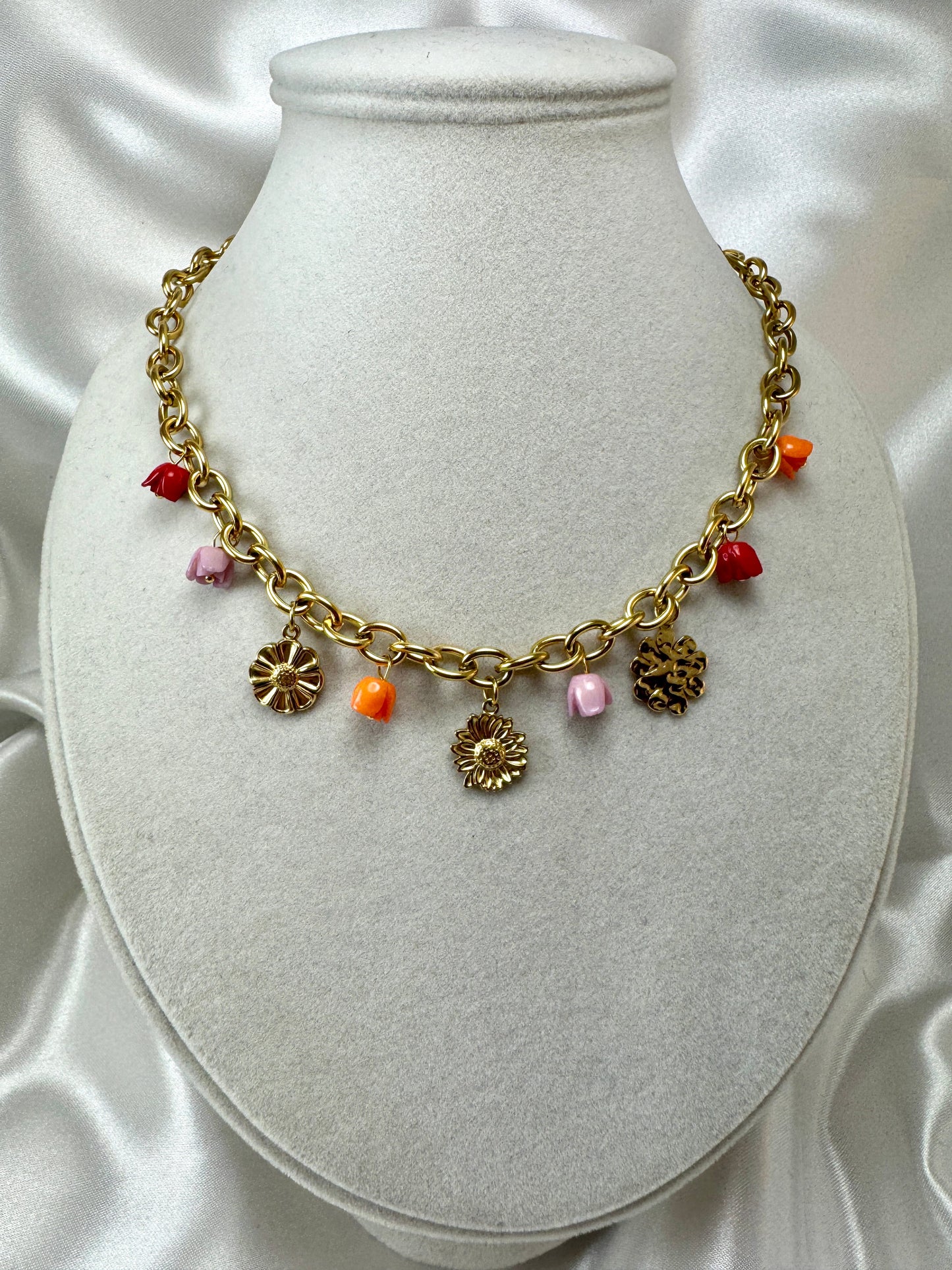 Collana con girasoli e fiori