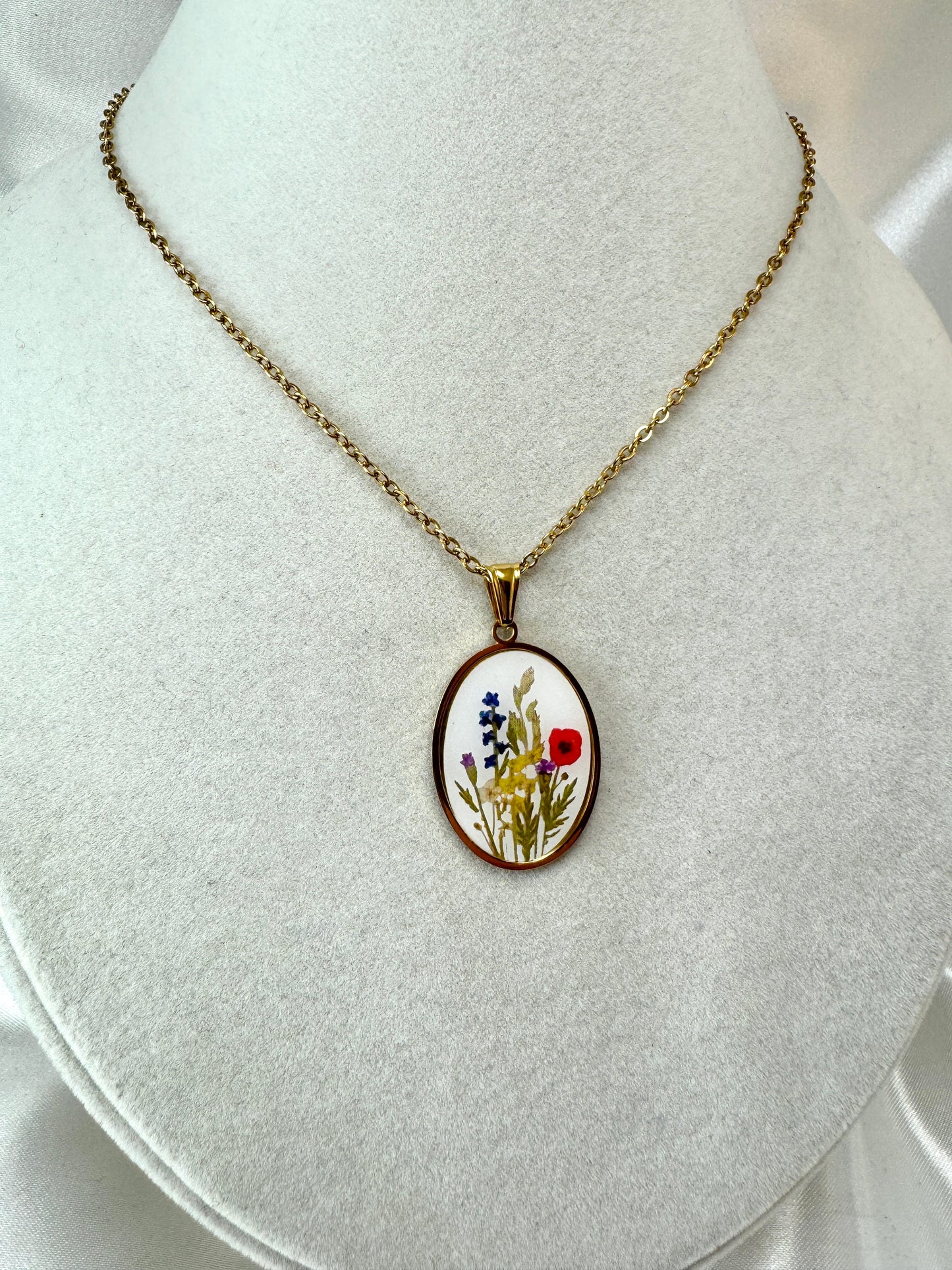Collana cabochon con mazzo di fiori