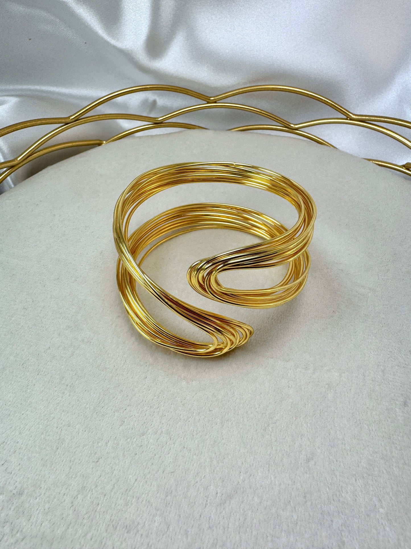 Bracciale rigido multifilo ondulato