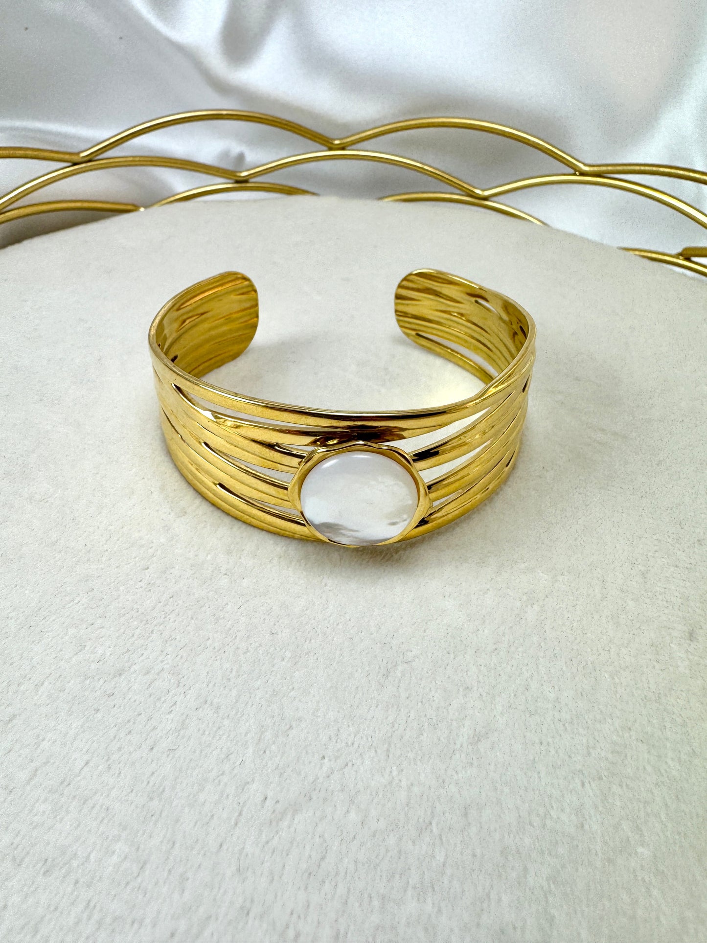 Bracciale rigido basso con tondo bianco