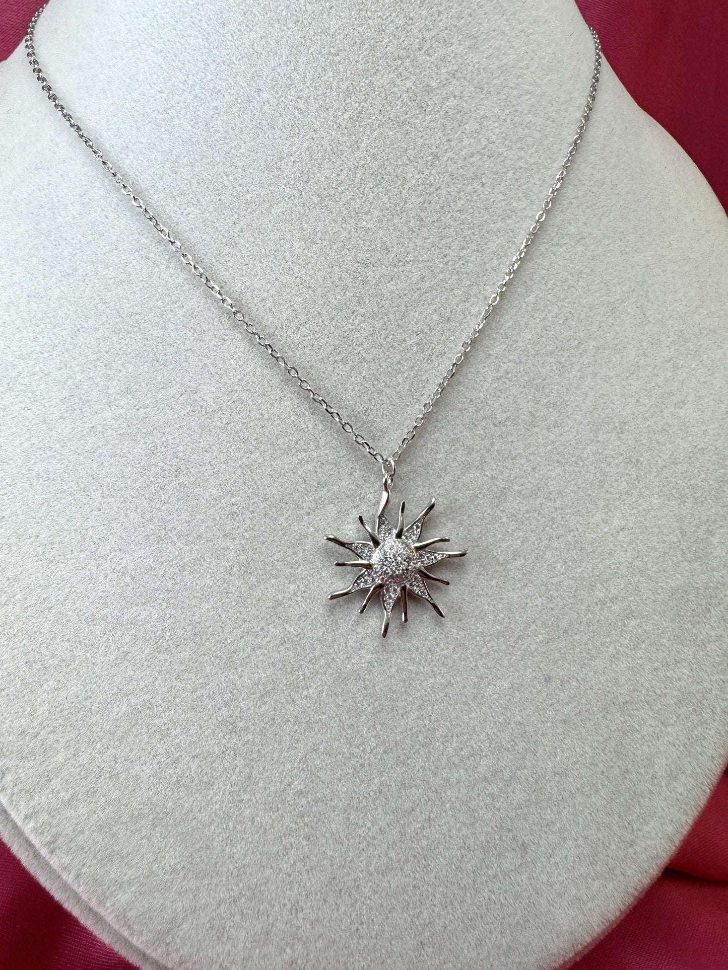 Collana con sole di zirconi