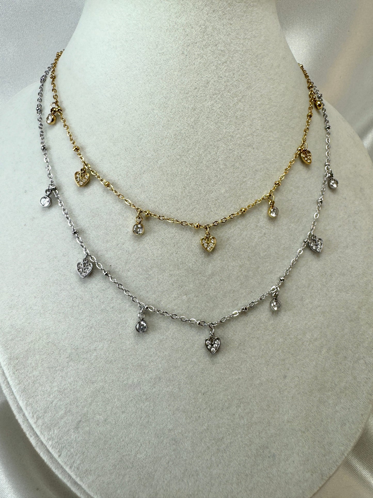 Collana con micro cuori e punti luce