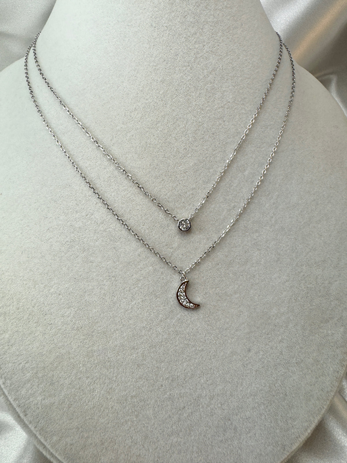 Collana doppio filo con punto luce e luna