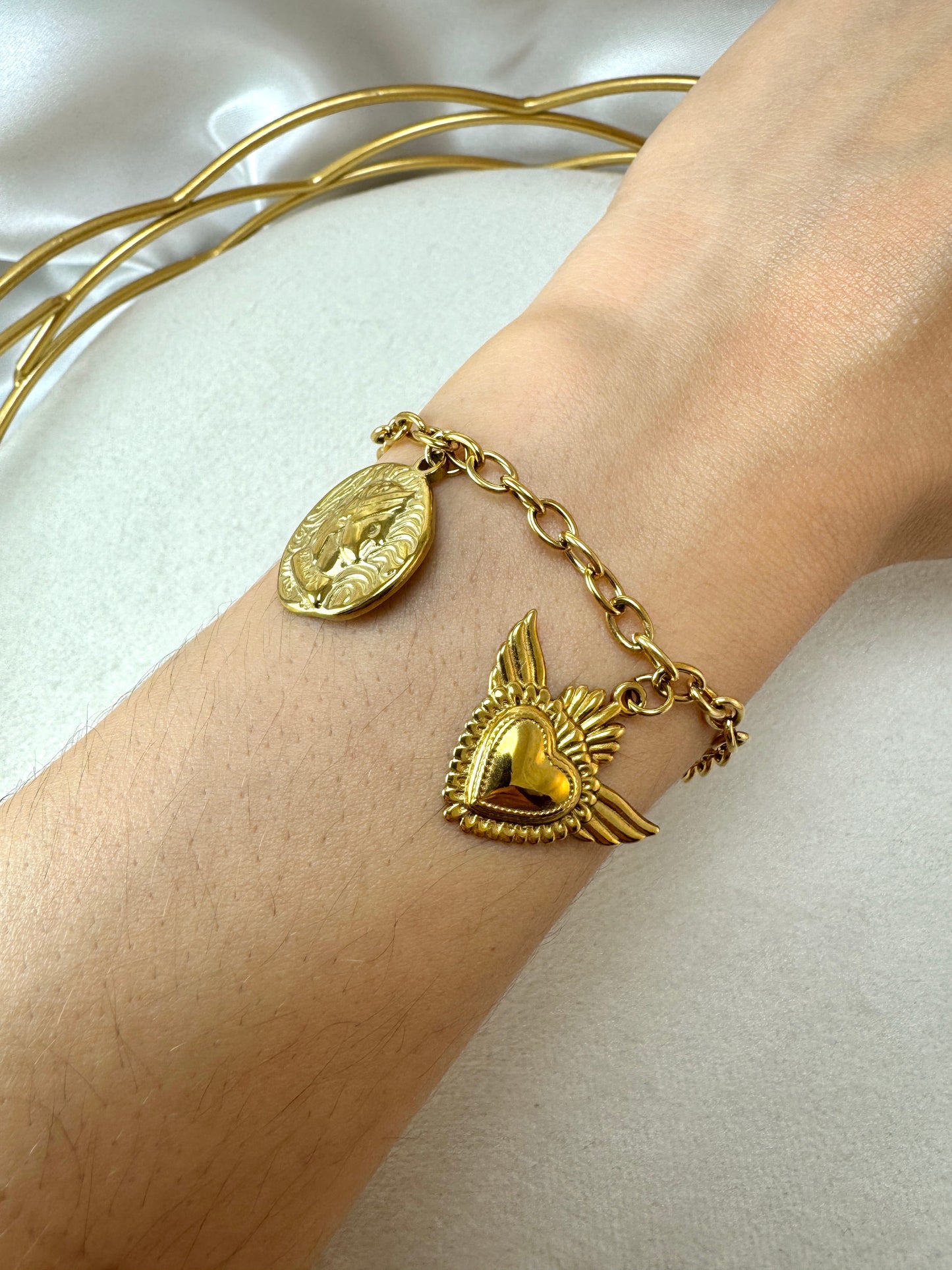 Bracciale con monera, croce e cuore sacro