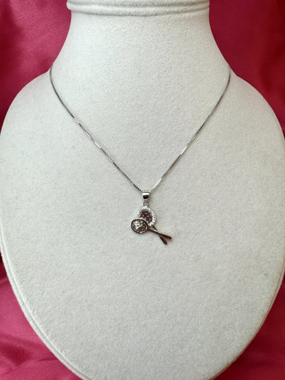 Collana con racchette da badminton