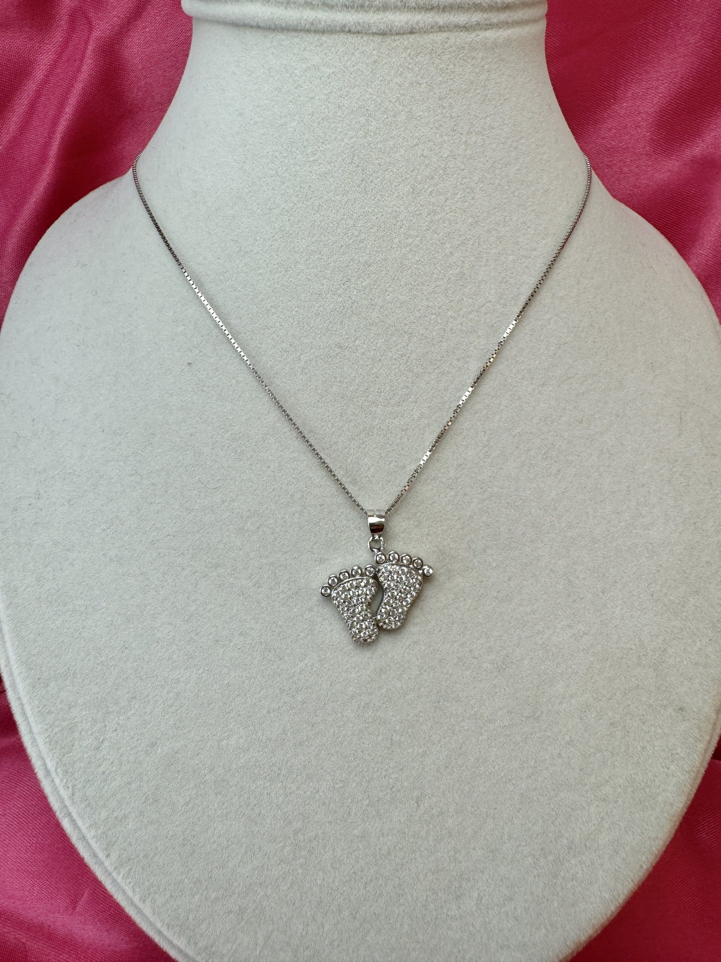 Collana con piedini