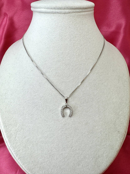 Collana con ferro di cavallo