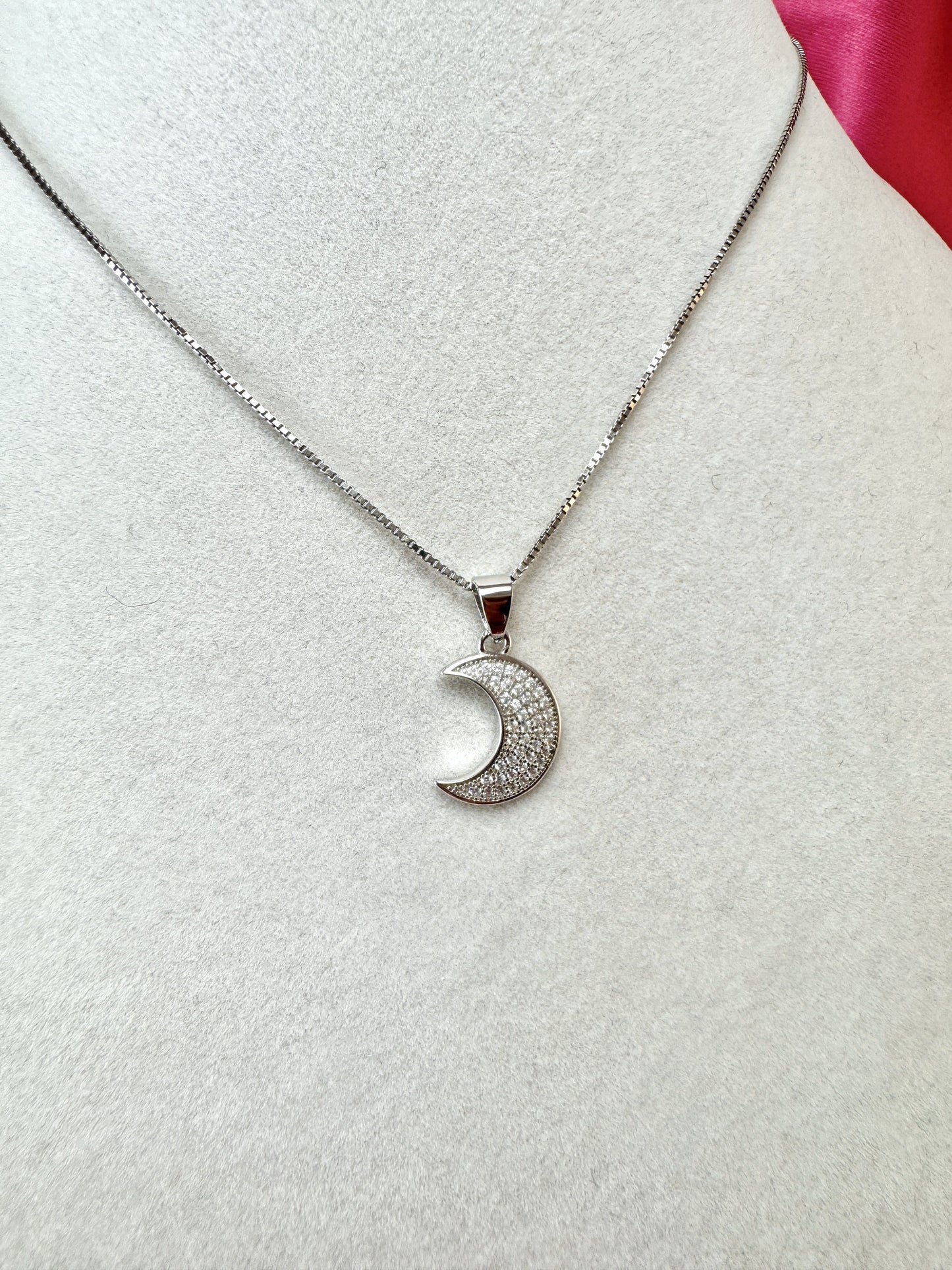 Collana mezzaluna