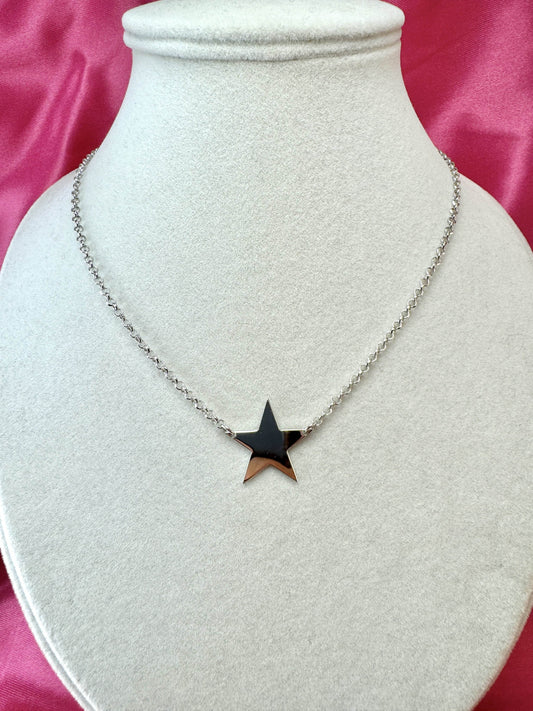 Collana con stella liscia