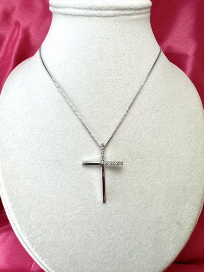 Collana con croce sottile e parte di zirconi