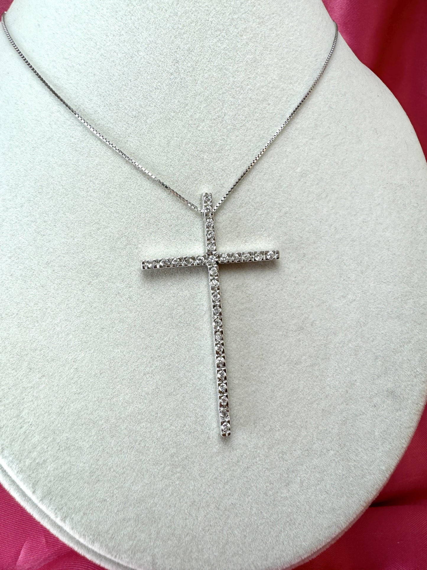 Collana con croce grande di zirconi