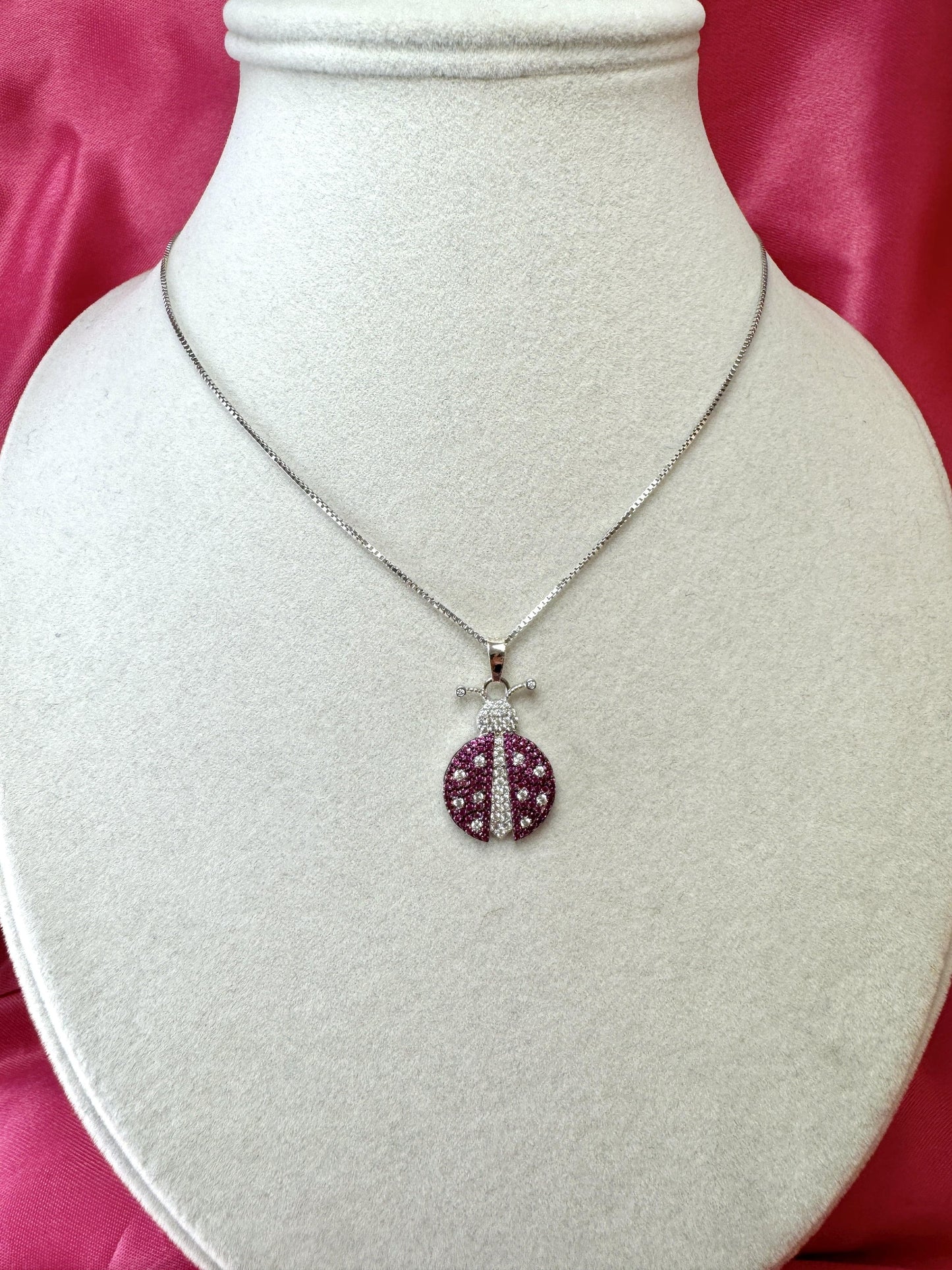 Collana con coccinella di zirconi colorati