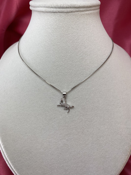 Collana con cavallo in corsa