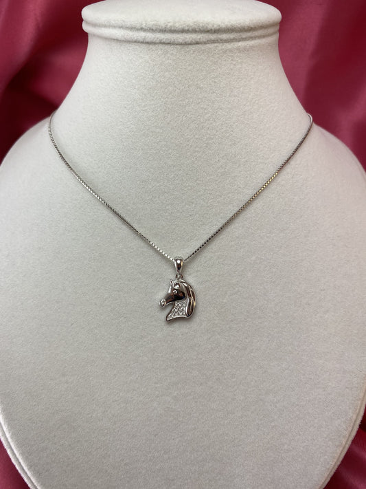 Collana con testa di cavallo