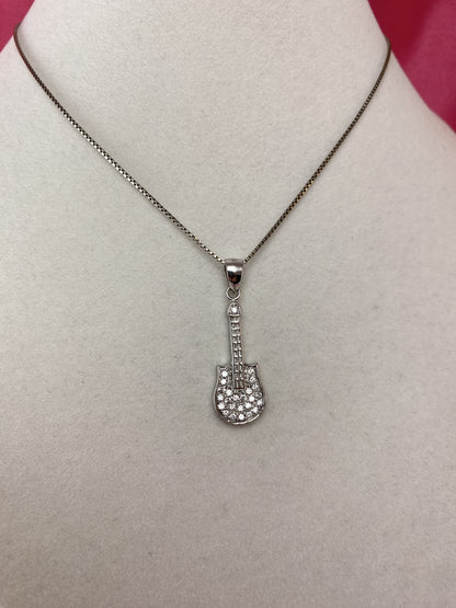 Collana con chitarra