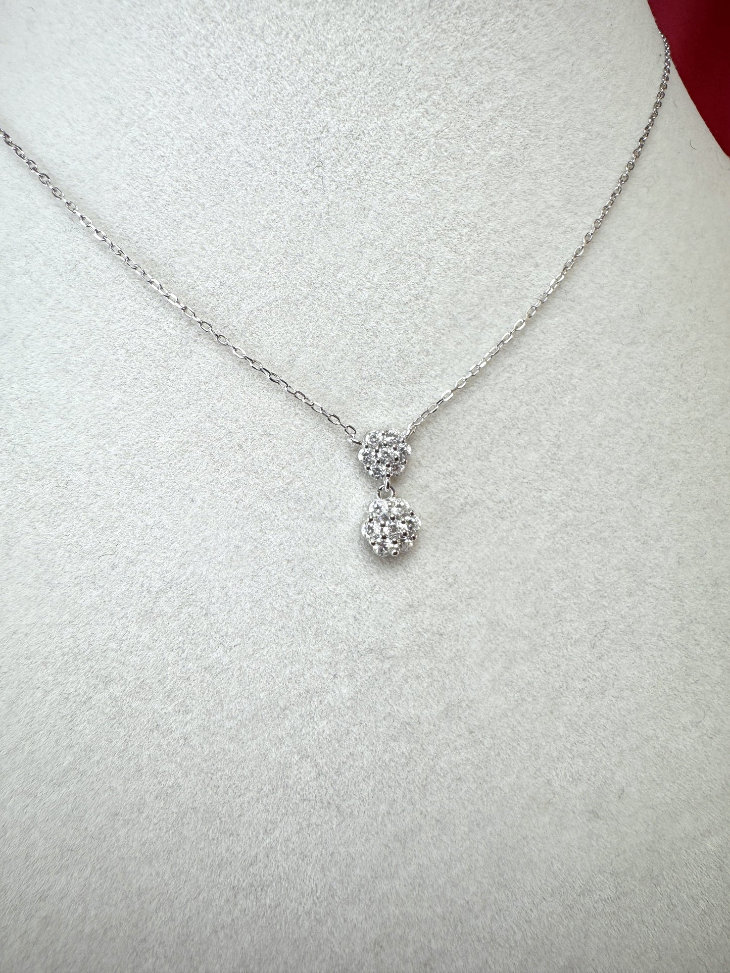 Collana con due micro fiori