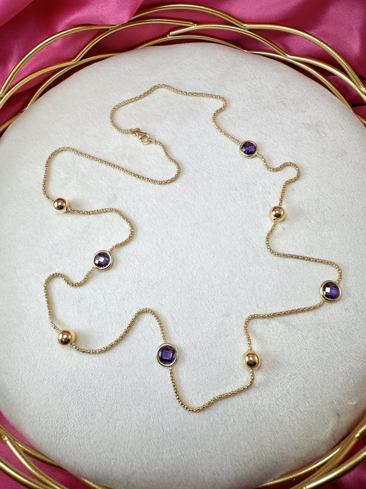 Collana lunga con punti luce viola e palline