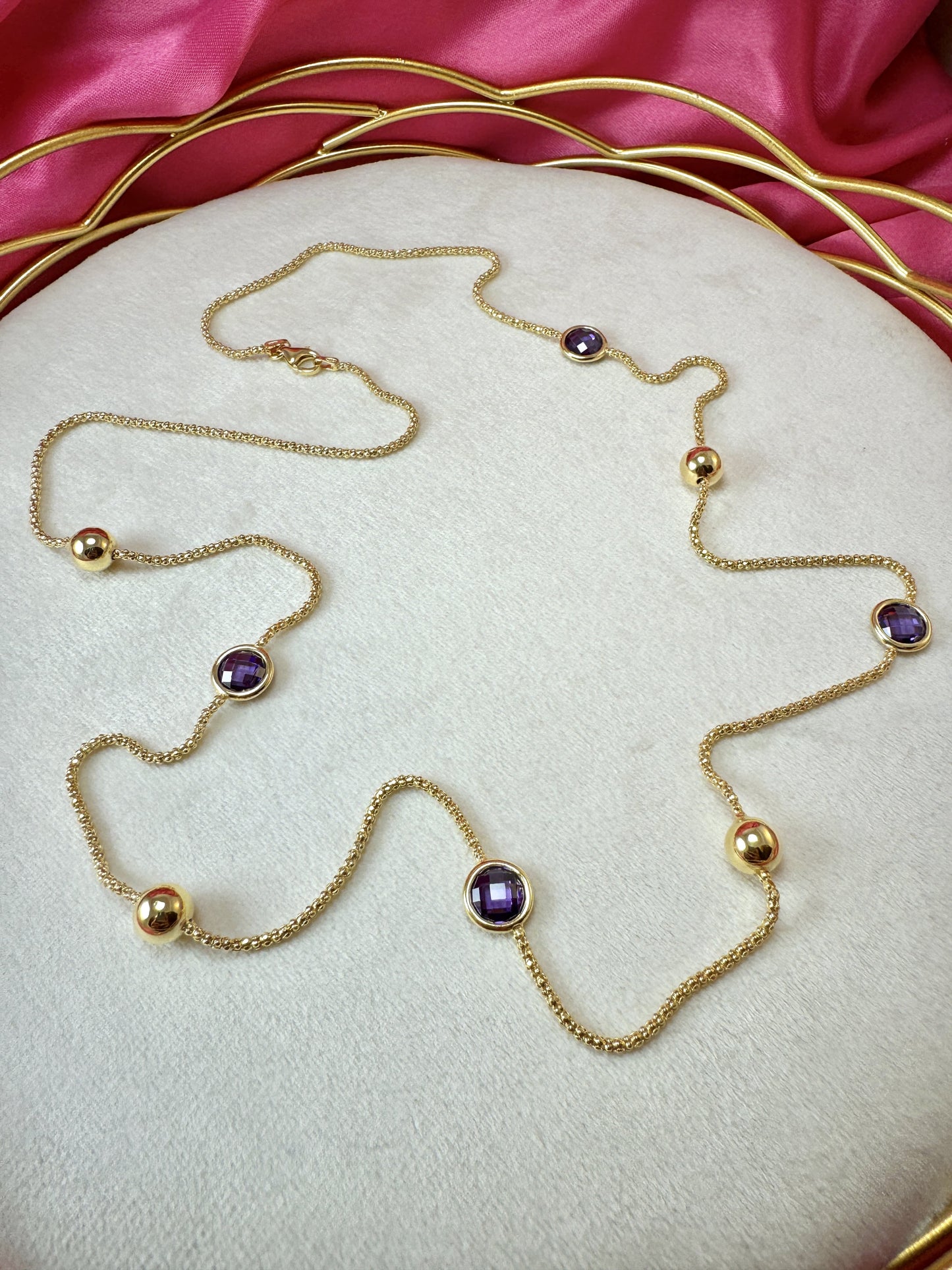 Collana lunga con punti luce viola e palline