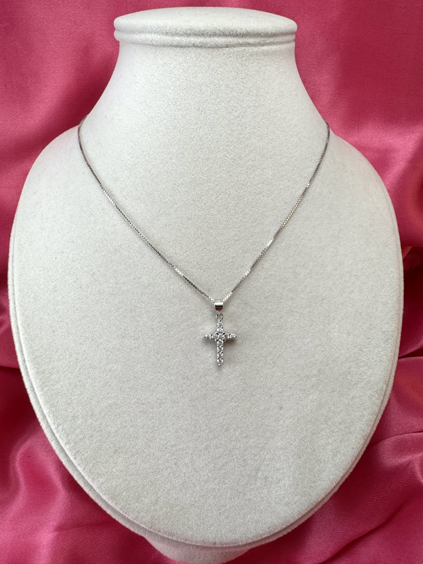 Collana con croce piccola di zirconi