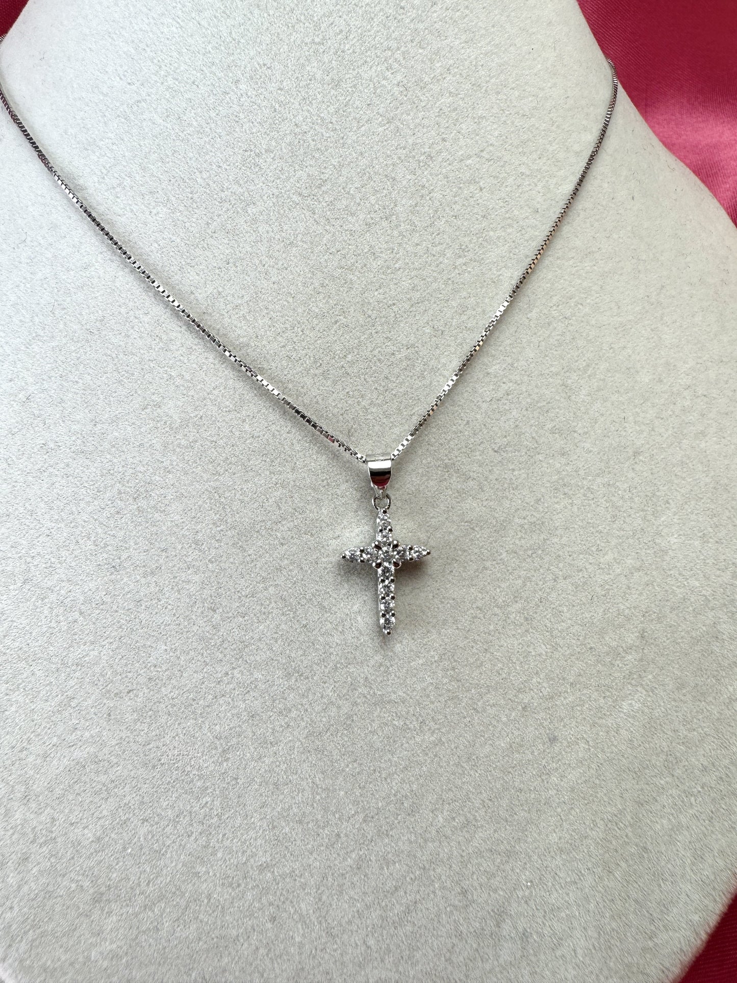 Collana con croce piccola di zirconi