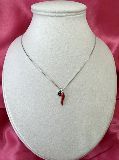 Collana con cornino e quadrifoglio