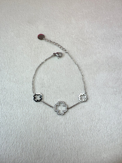 Bracciale sottile con quadrifogli