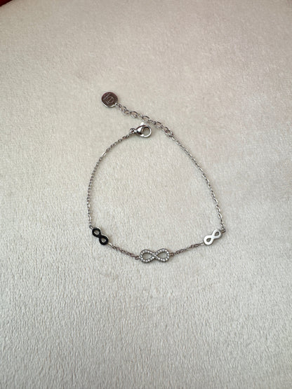Bracciale sottile con infiniti