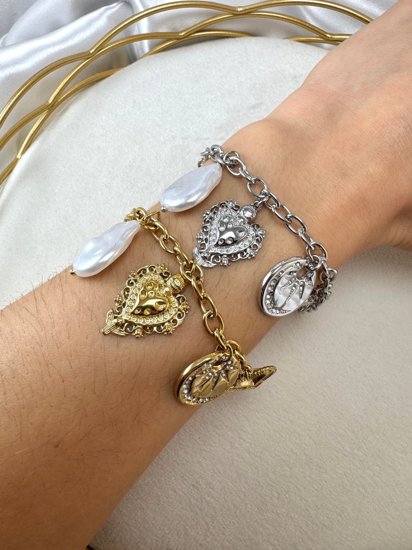Bracciale cuori sacri e madreperla