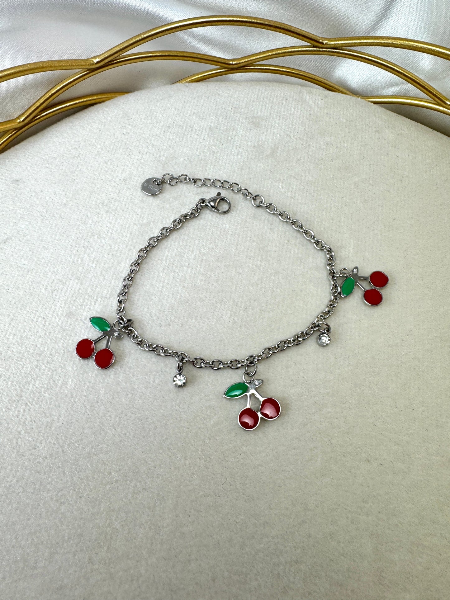 Bracciale con ciliegie smaltate e punti luce