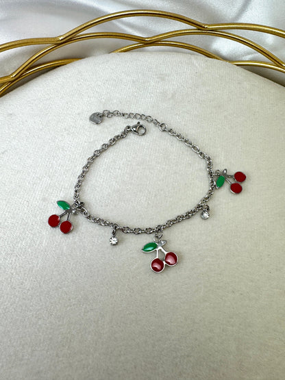 Bracciale con ciliegie smaltate e punti luce