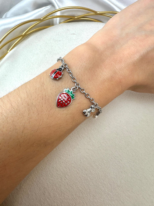 Bracciale con fragola, coccinella e ciondoli