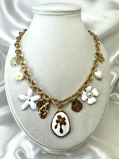 Collana a catena con ciondoli floreali smaltati