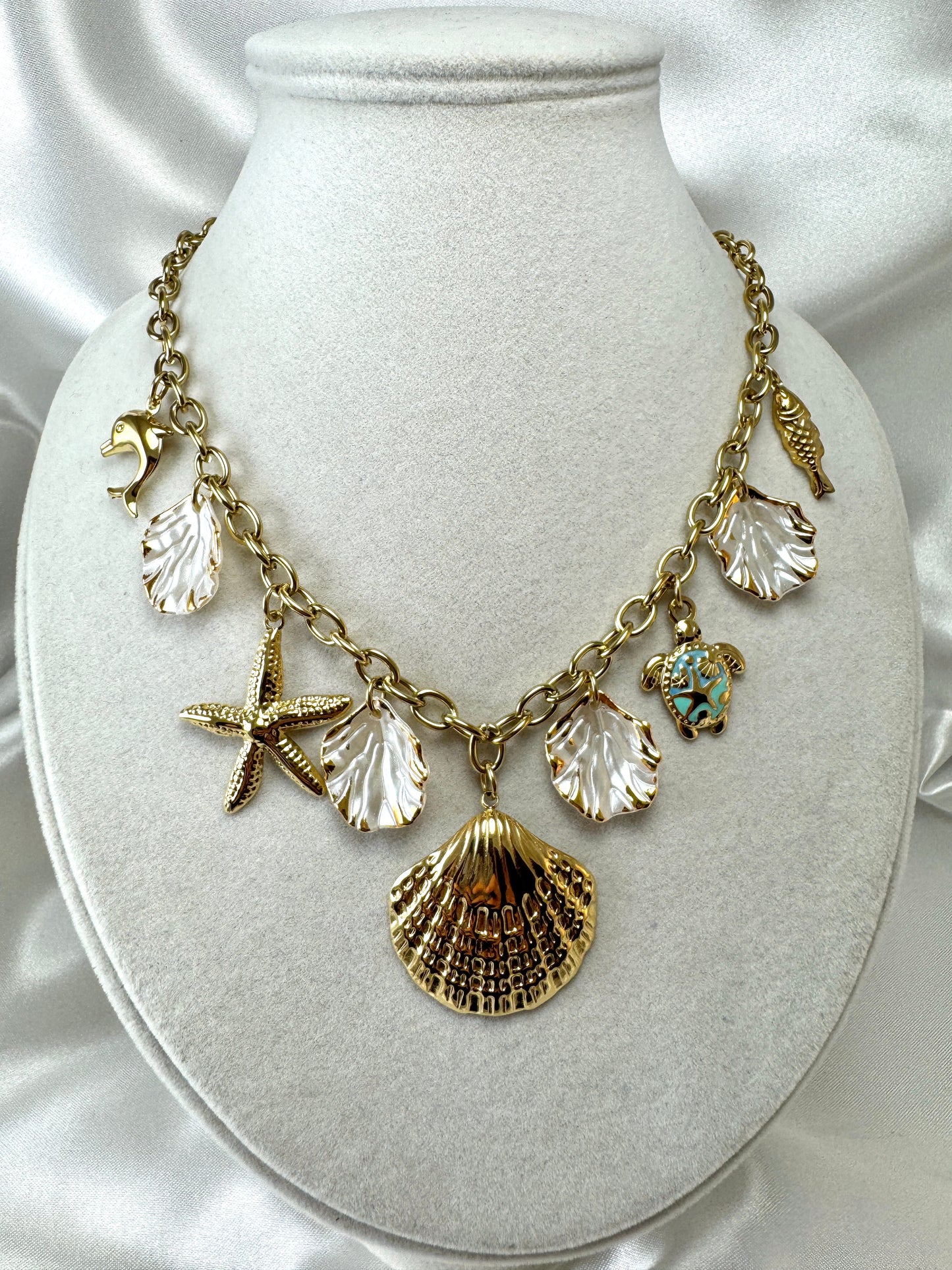 Collana conchiglie di madreperla e ciondoli