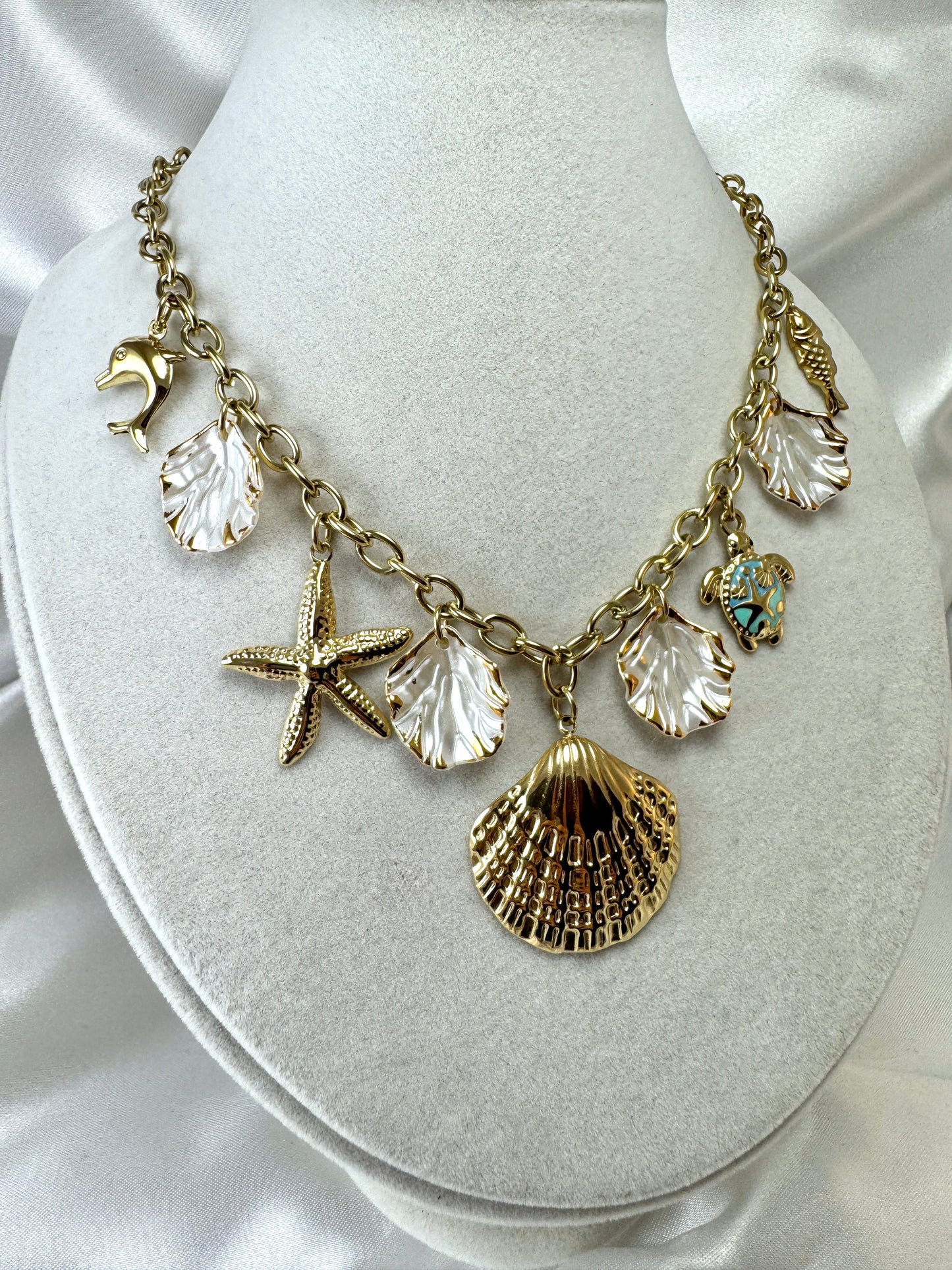 Collana conchiglie di madreperla e ciondoli