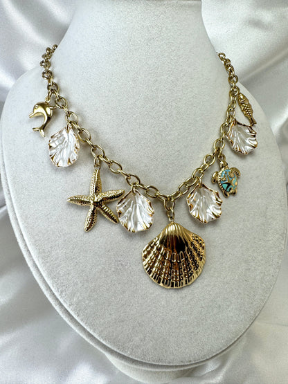 Collana conchiglie di madreperla e ciondoli