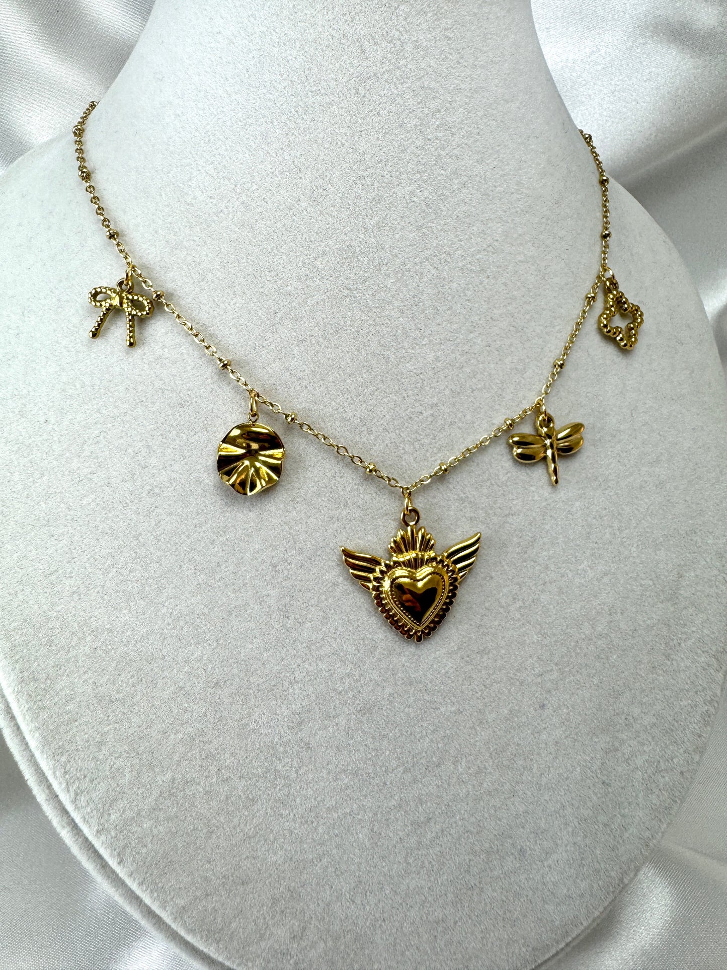 Collana sottile con cinque ciondoli