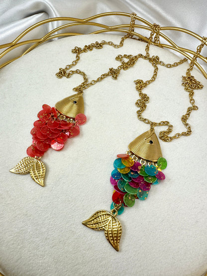 Collana lunga con pesce a scaglie