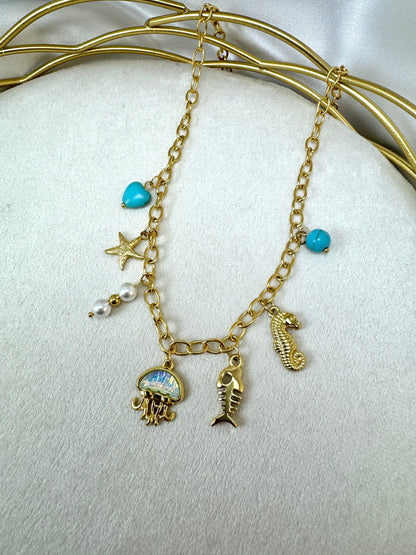 Collana con medusa e ciondoli