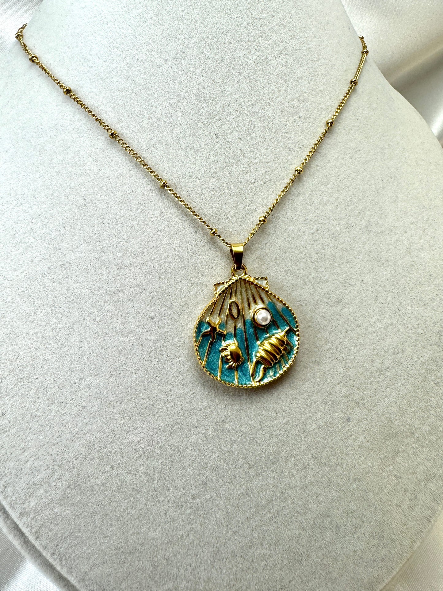 Collana con conchiglia azzurra
