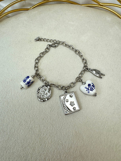 Bracciale fiori blu e scongiuro