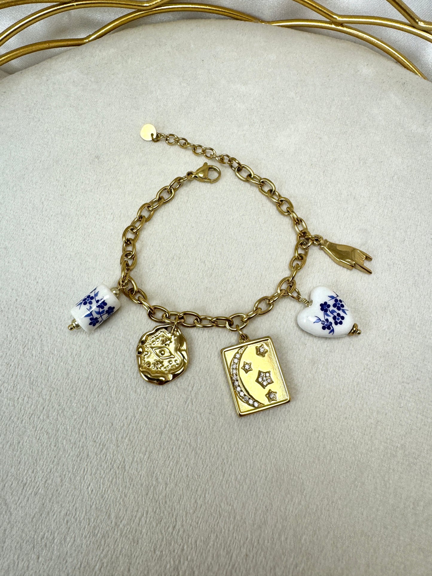 Bracciale fiori blu e scongiuro