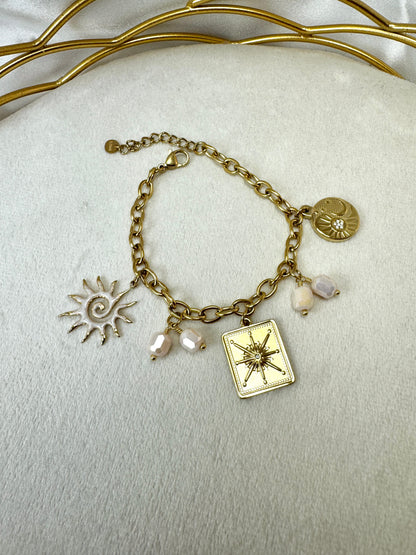Bracciale con sole smaltato e ciondoli